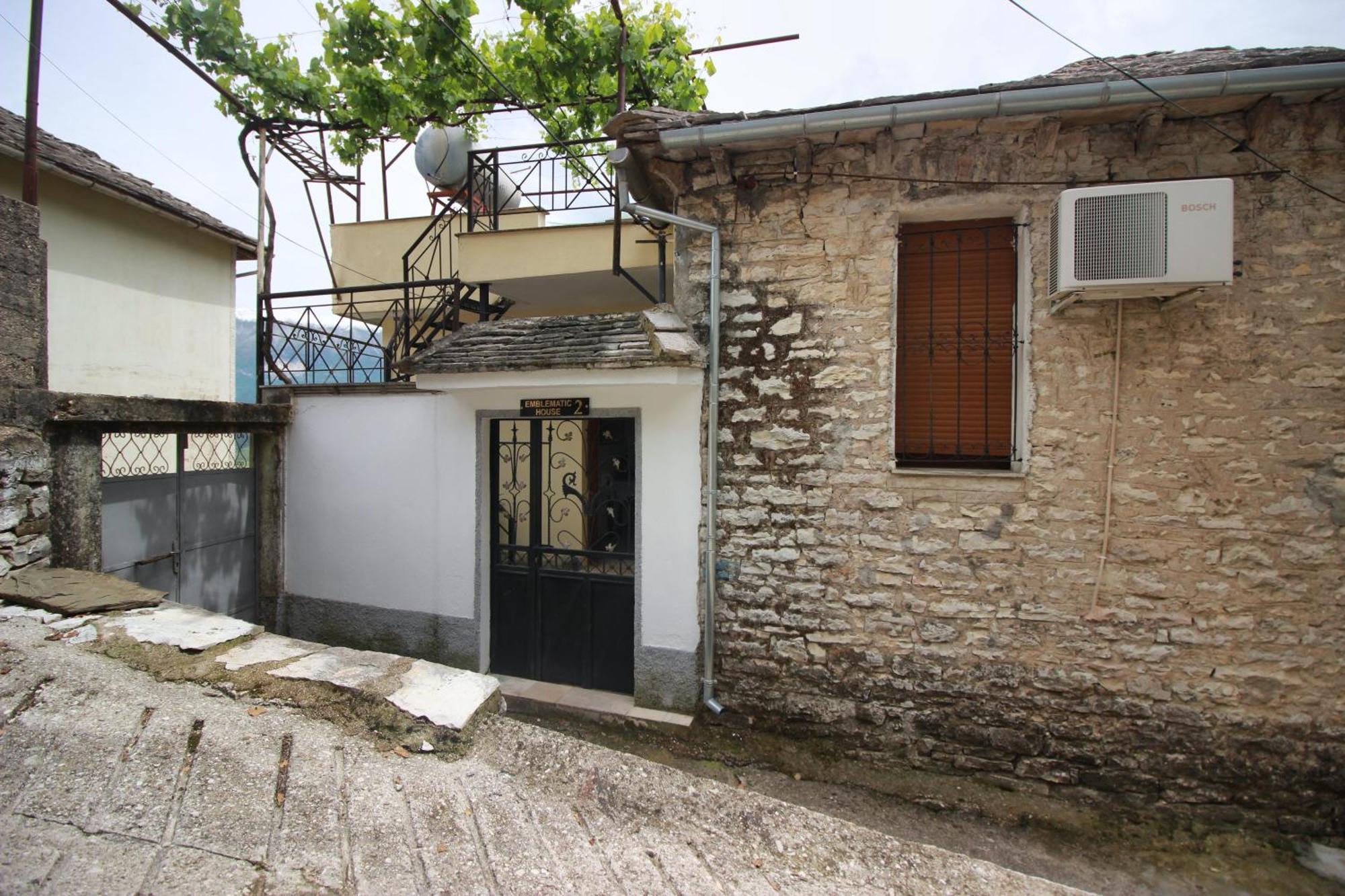 Emblematic House Apartment 2 Gjirokastër Exteriör bild